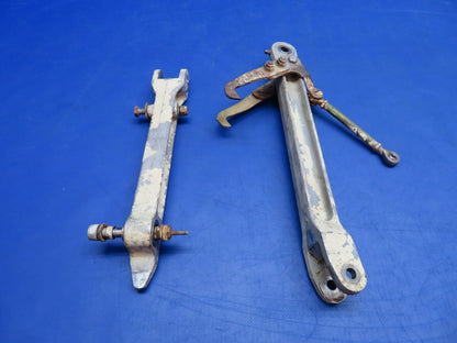 Early Cessna 310 LH MG Side Link Assy Upper & LWR P/N 0841102-4 (1223-1032)
