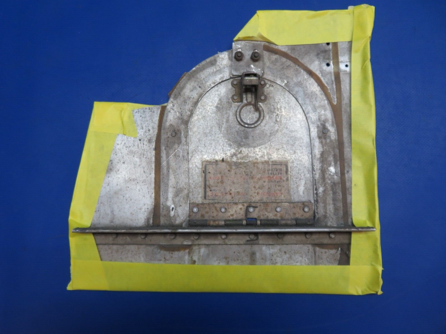 Cessna 210 Oil Filler Door Assy Side of Cowling P/N 1252019-1 (0423-386)