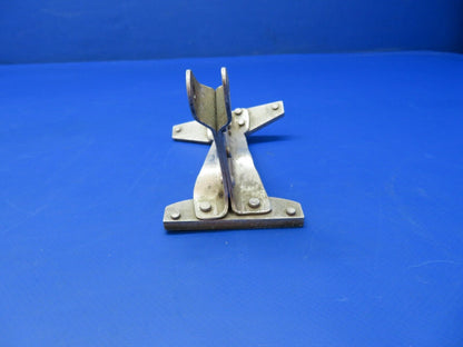 Cessna 210 / 210A LH Nose Gear Door Actuator Bracket P/N 1213256-1 (1122-448)