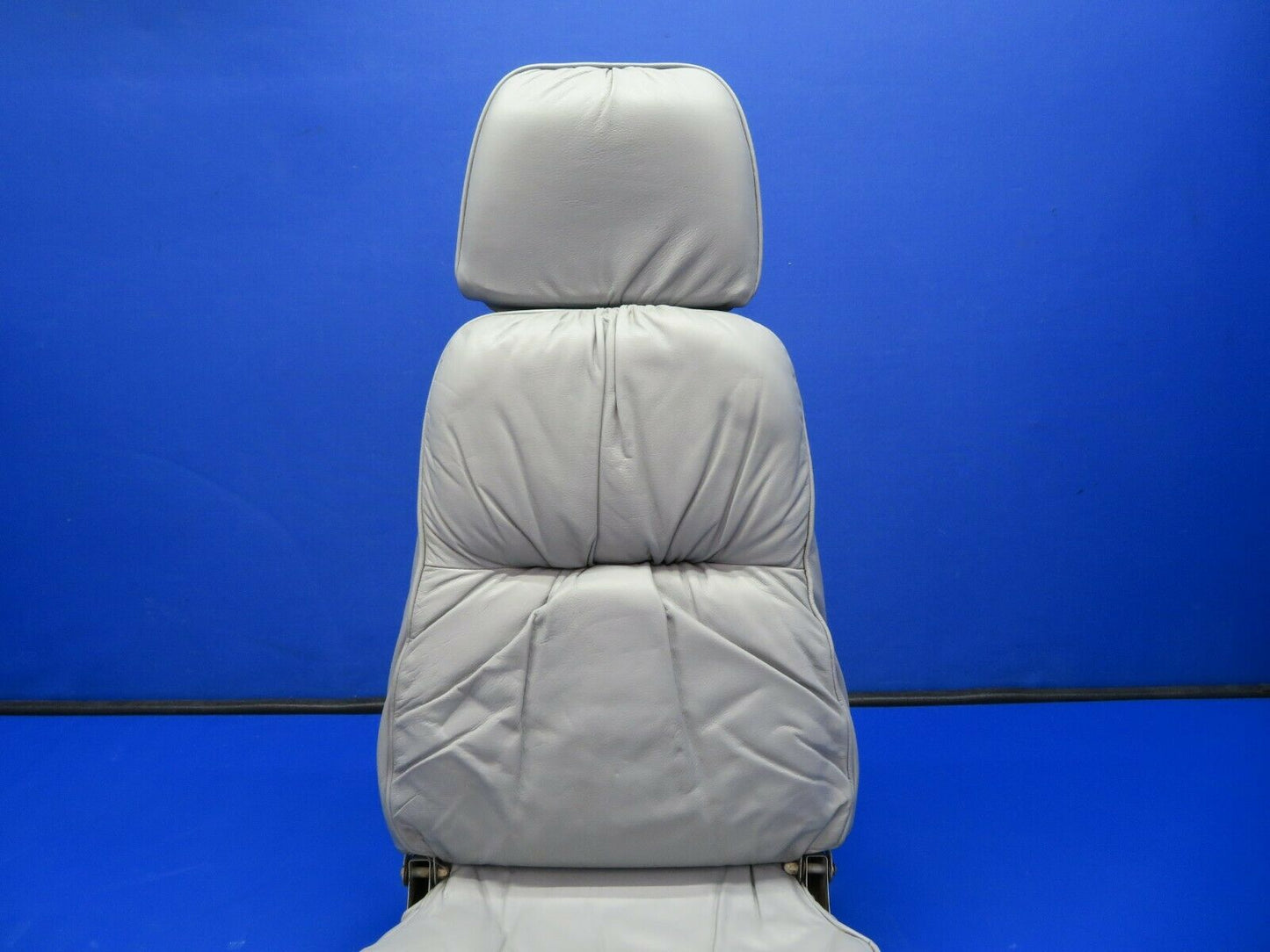 Piper PA-32R-300 Lance Seat Center Rear Facing Passenger P/N 37799-10 (0121-117)