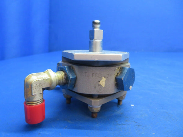 Piper Aerostar 602P MLG Door Control Valve Hydraulic P/N 980011-1 (0123-679)