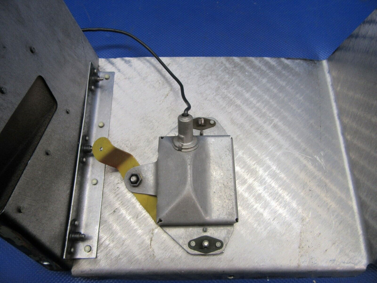 Beech Landing Gear Indicator, Cover Box & Face Plate 95-324006-153 (0621-682)
