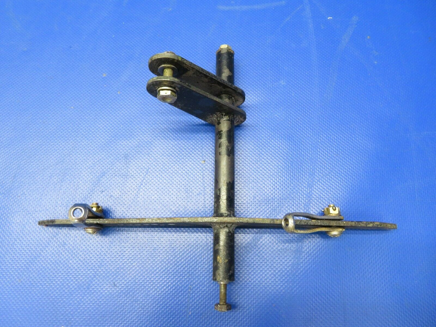 Piper PA-32RT-300 Lance Aileron Bellcrank LH P/N 95680-00, 95680-000 (0521-798)