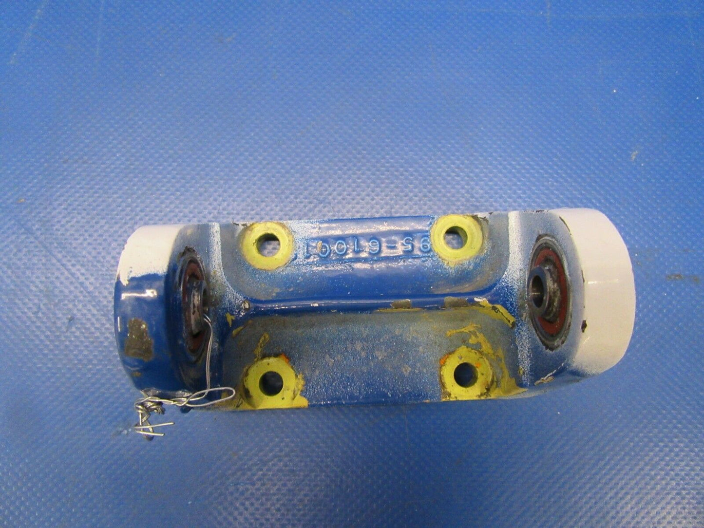 Beech Baron 95-B55 Hinge Assy Elevator P/N 95-610012-15 (1118-50)