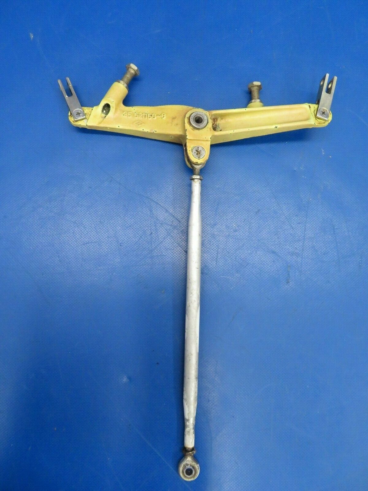 Beech Baron E-55 Bellcrank Aileron w/ Rod RH 35-521158-8, 35-52152-4 (1219-75)