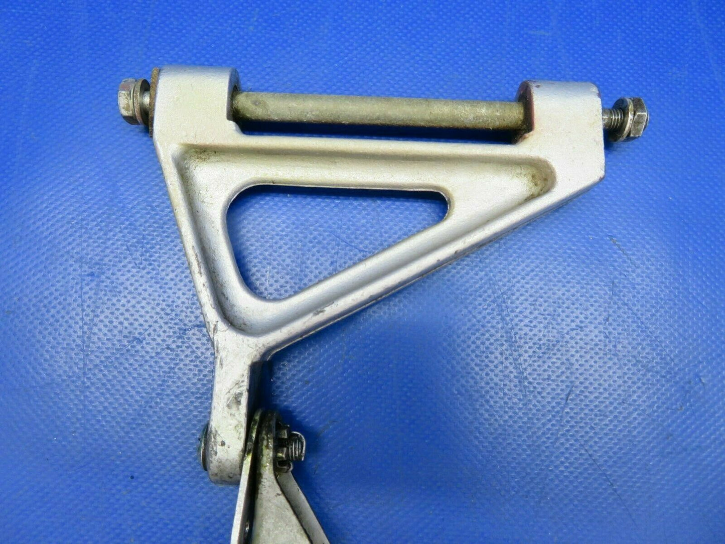 Beech Baron 95-A55 Landing Gear Door Actuator Rod & Arm LH 45-815003-3 (0420-405