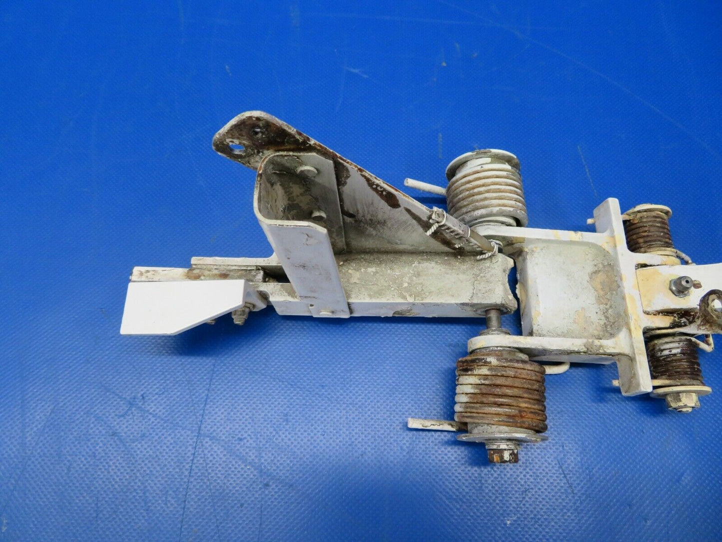 Beech Baron E-55 Down & Uplock Main Gear Retract LH P/N 60-810092-19 (0120-143)