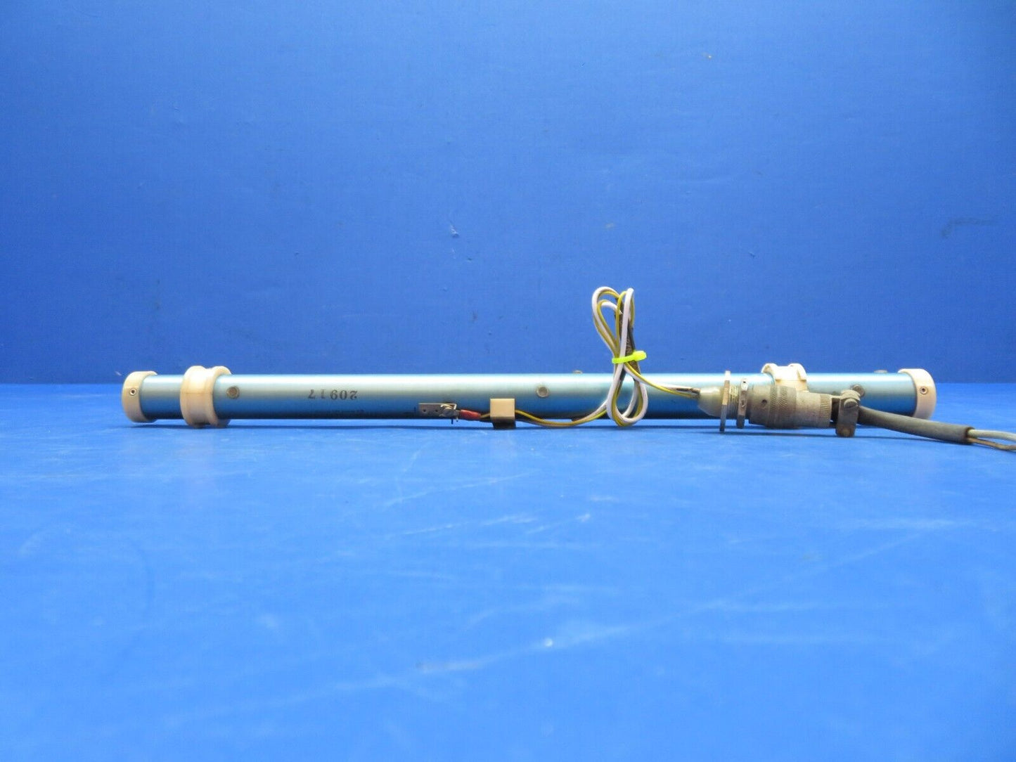 Cessna 310 / 310Q CAS Sensor Main Fuel Gauging w/ Cable P/N 9910082-3 (0823-786)