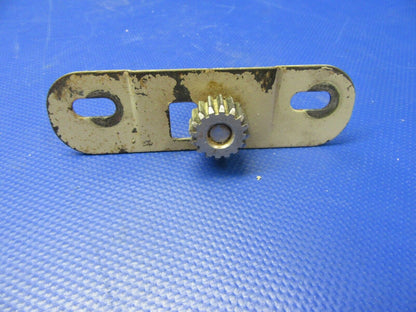 Cessna 210 / P210N Clutch Rotary Cabin Door P/N 2117159-1 (0421-581)