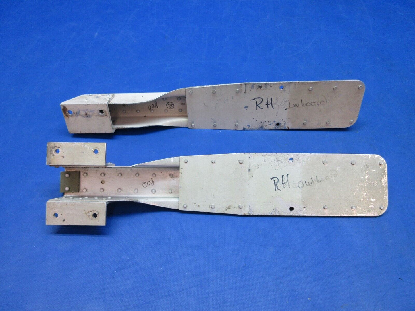 Cessna 310 / 310I RH Seat Track Assy INBD & OTBD P/N 0812987-6 (1023-705)