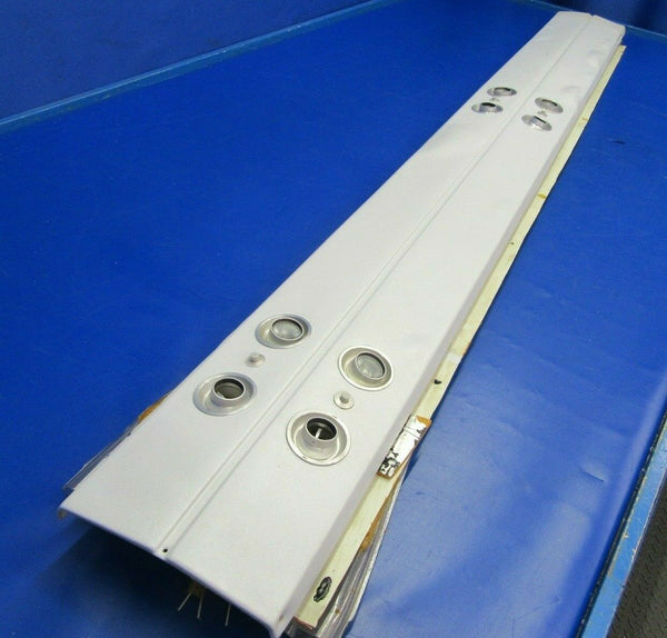 Beech Baron 58P Panel / Headliner Air Vent & Light 102-530063-3 (0420-214)