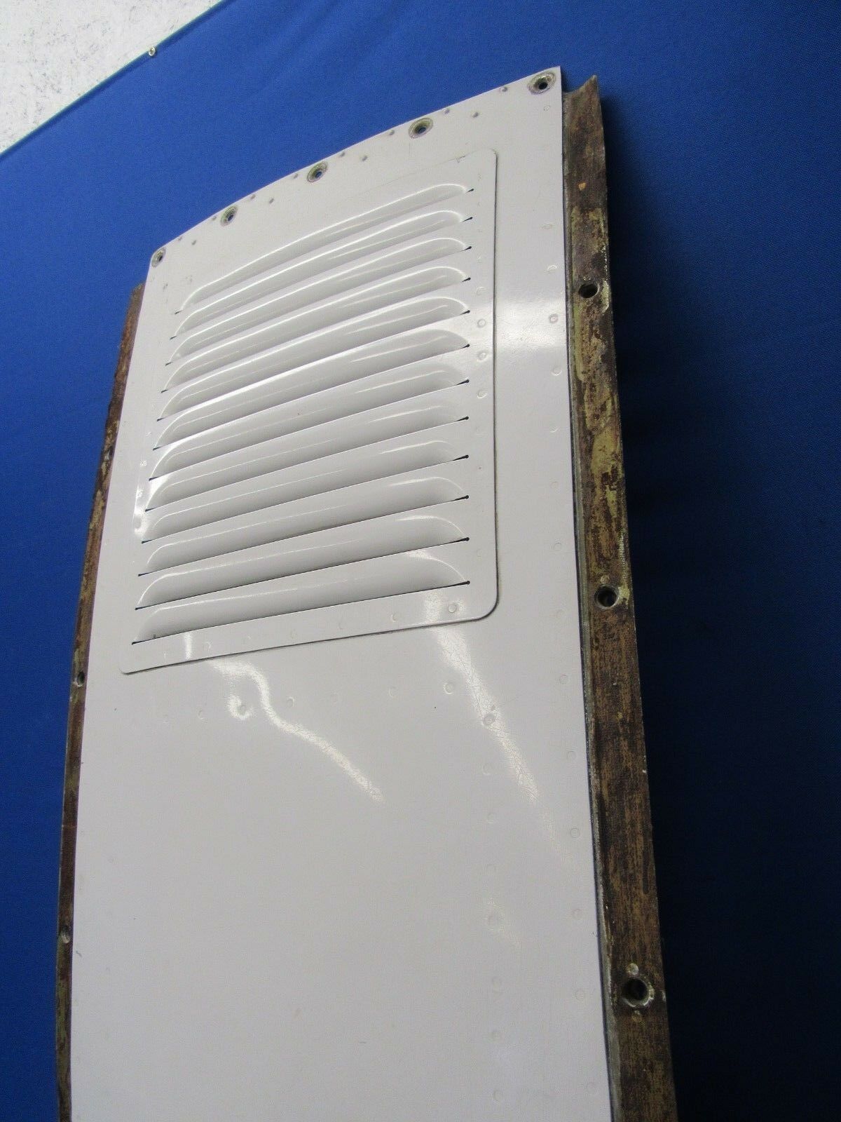 Piper Seneca II Top Center Cowl P/N 37207-101, 67995-002 (0818-256)