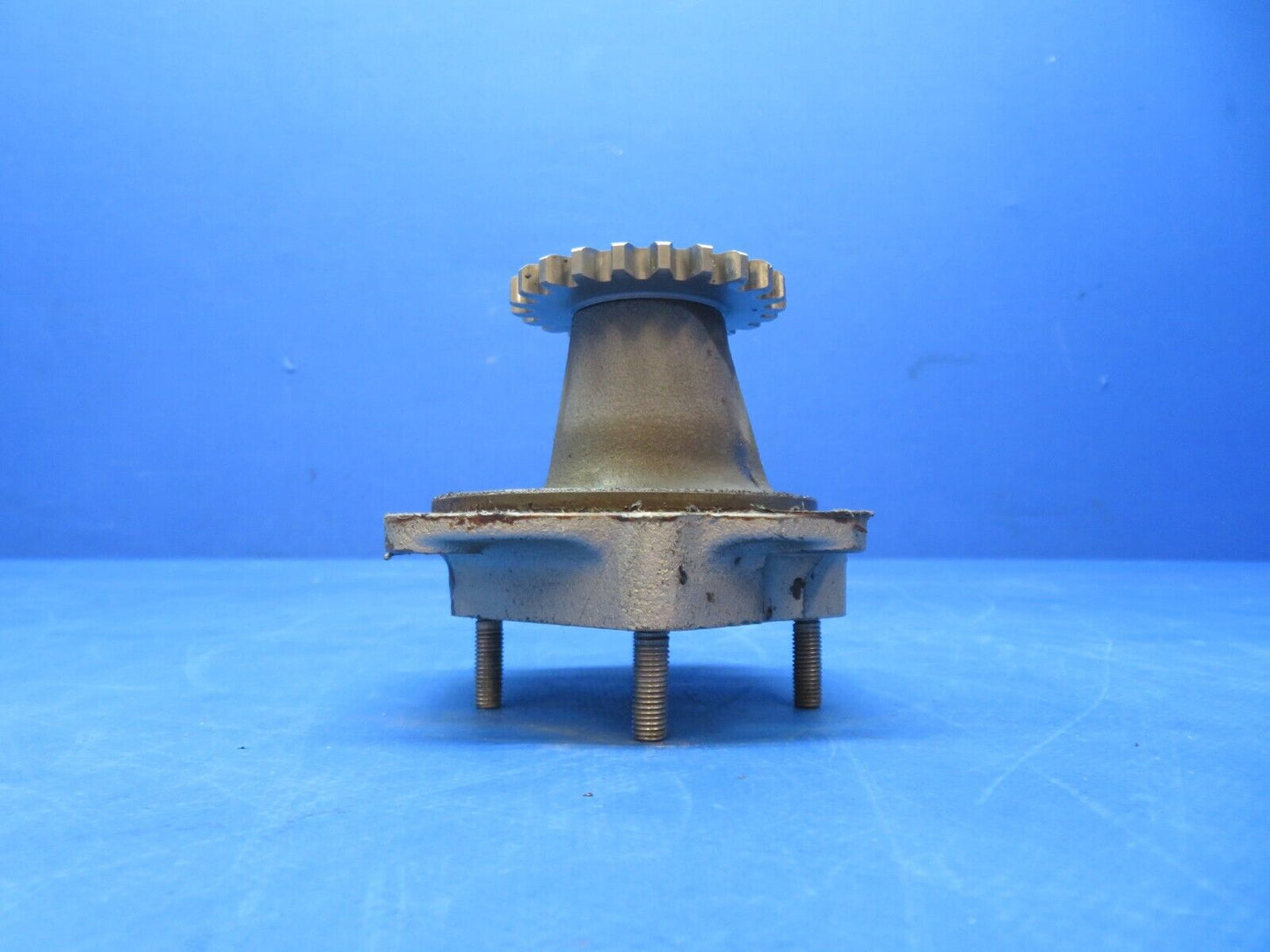 Continental E-225-8 RH Accessory Drive Adapter Shaft Gear P/N A36055 (0823-373)