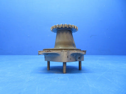 Continental E-225-8 RH Accessory Drive Adapter Shaft Gear P/N A36055 (0823-373)