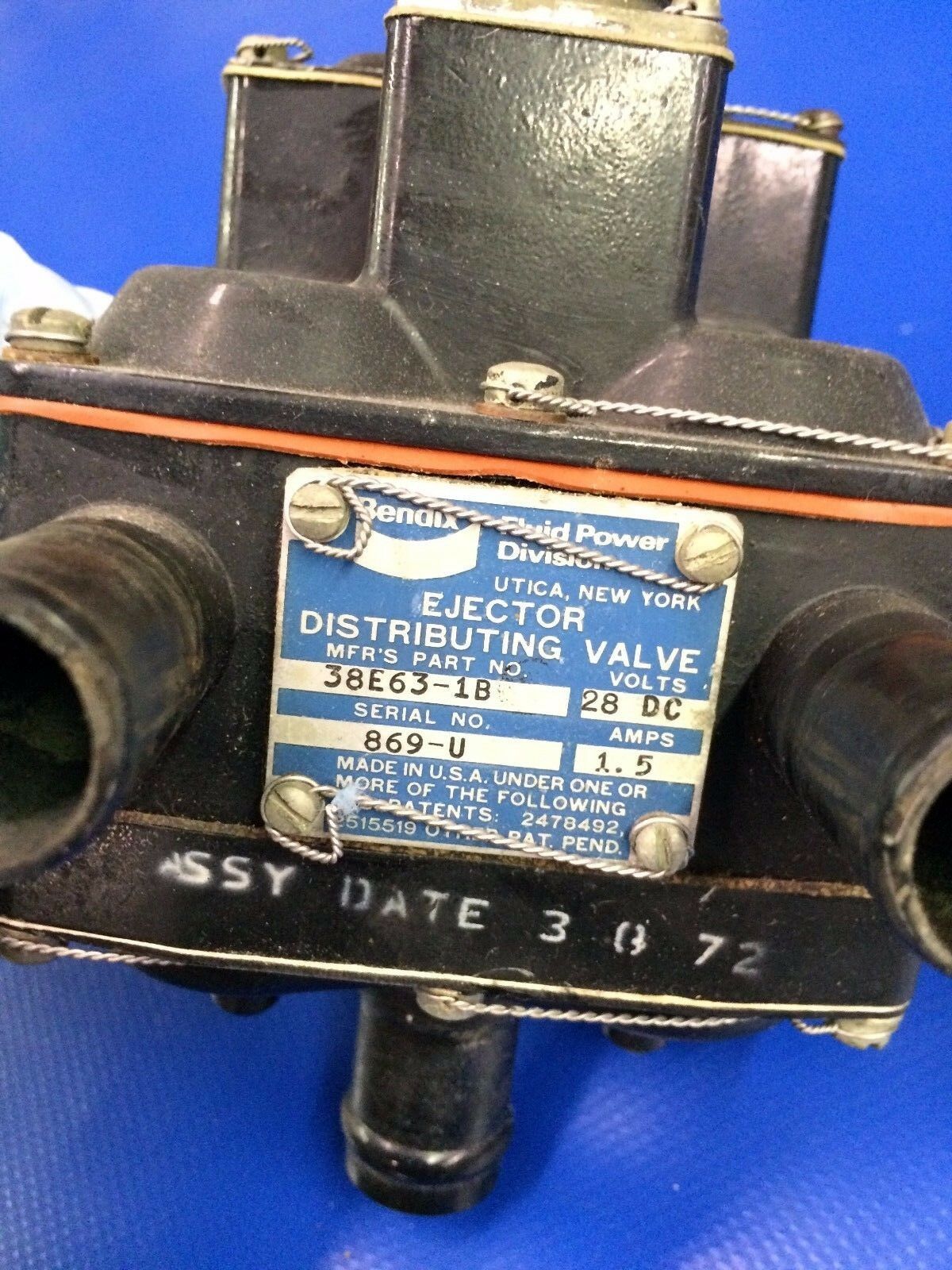 Baron 58 Bendix De-Ice Ejector Distributing Valve 28V P/N 38E63-18 (1016-109)