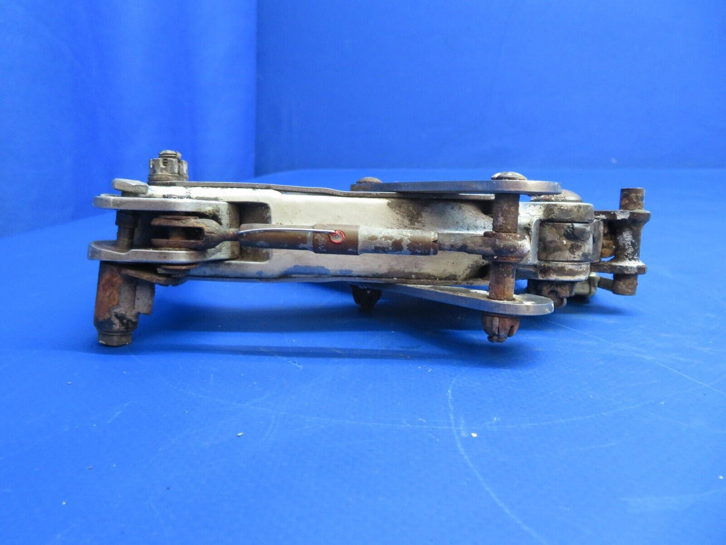 Piper PA-28R-201T RH Main Gear Truss w/ Link & Switch P/N 67025-06 (1122-798)