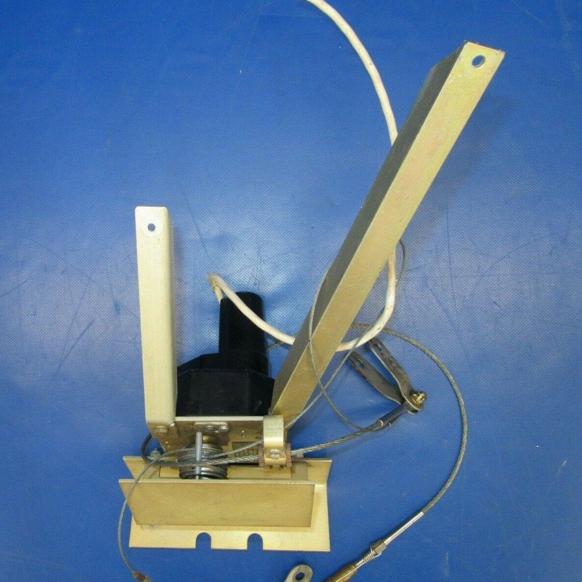 Bellanca 17-30A Super Viking EDO-AIRE Trim Servo 1C363-1-233R (0919-45)