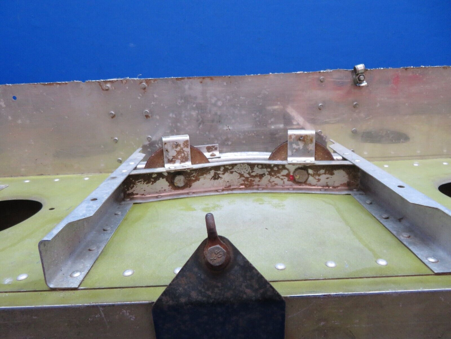 Piper PA-28R-180 Spar Box Assy LWR Cockpit P/N 67280-00 (1123-390)