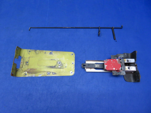 Piper PA-28R-180 Latch Assy Cabin Door P/N 68188-00 (1123-494)