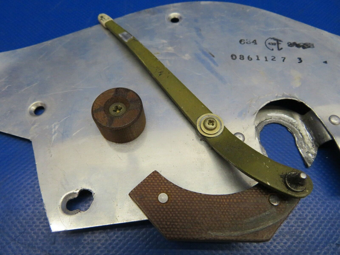 Cessna 310R Trim Indicator Arm and Plate P/N 0861157-1 (0520-336)