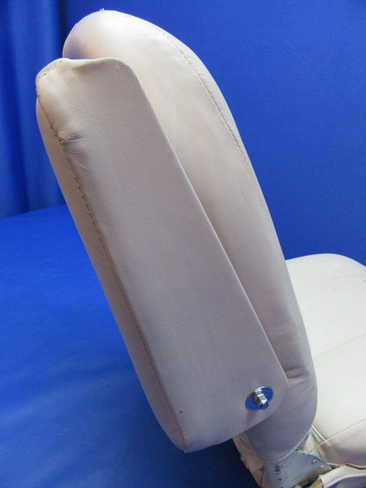 Cessna 401 Pilot Seat P/N 5014047-3 (0523-09)