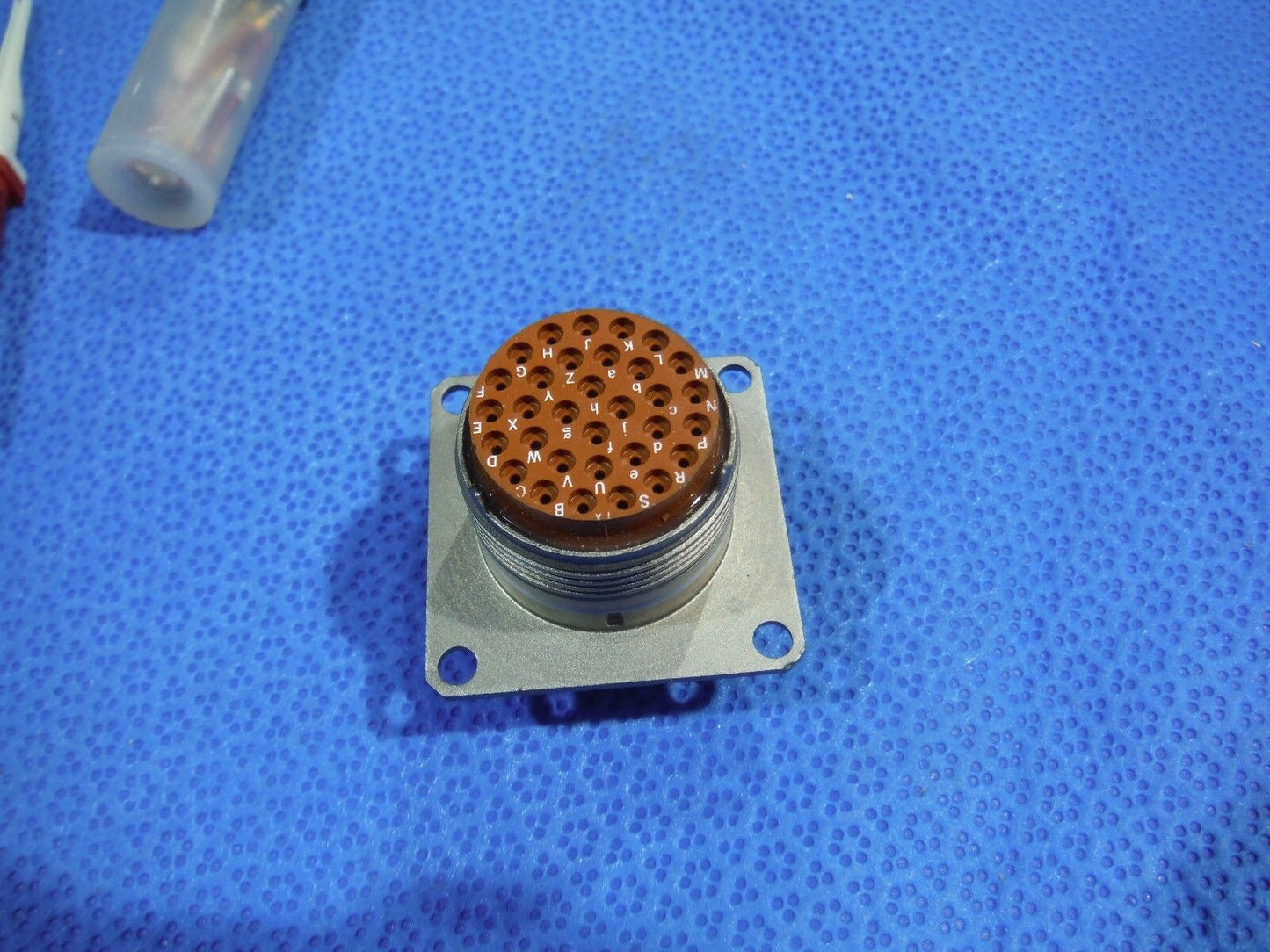 Amphenol Circular Connector P/N MS3472L18-32S   (1015-18)