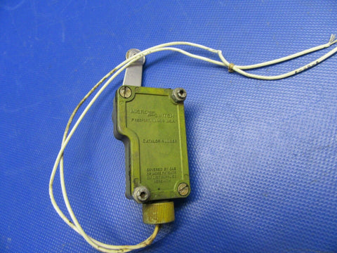 Cessna 210 Switch Gear Uplock / Limit Switch P/N 1VA49 (0721-514)