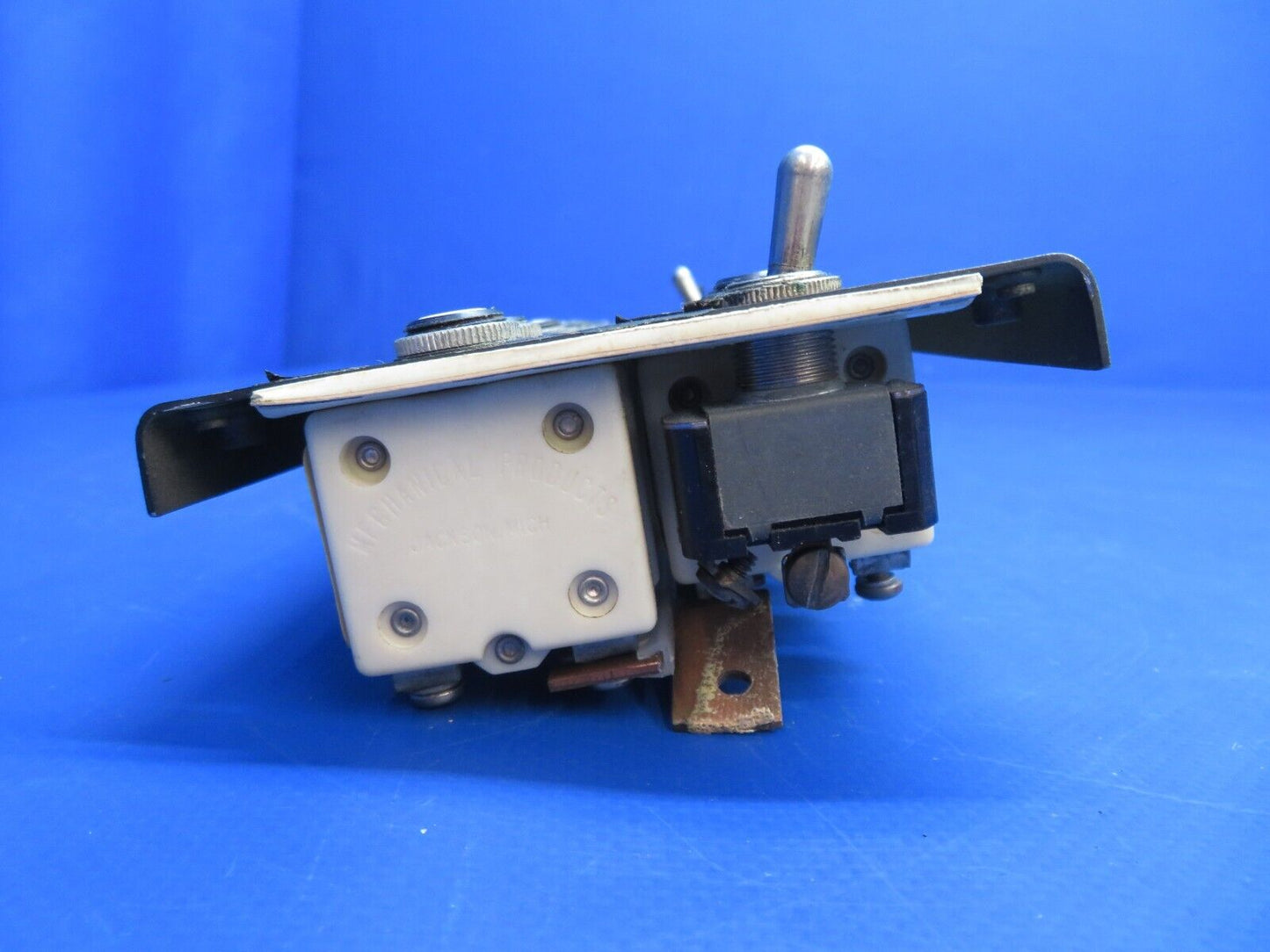 Piper PA-28-236 Dakota Circuit Breaker Panel Assy P/N 35209-00 (0223-835)