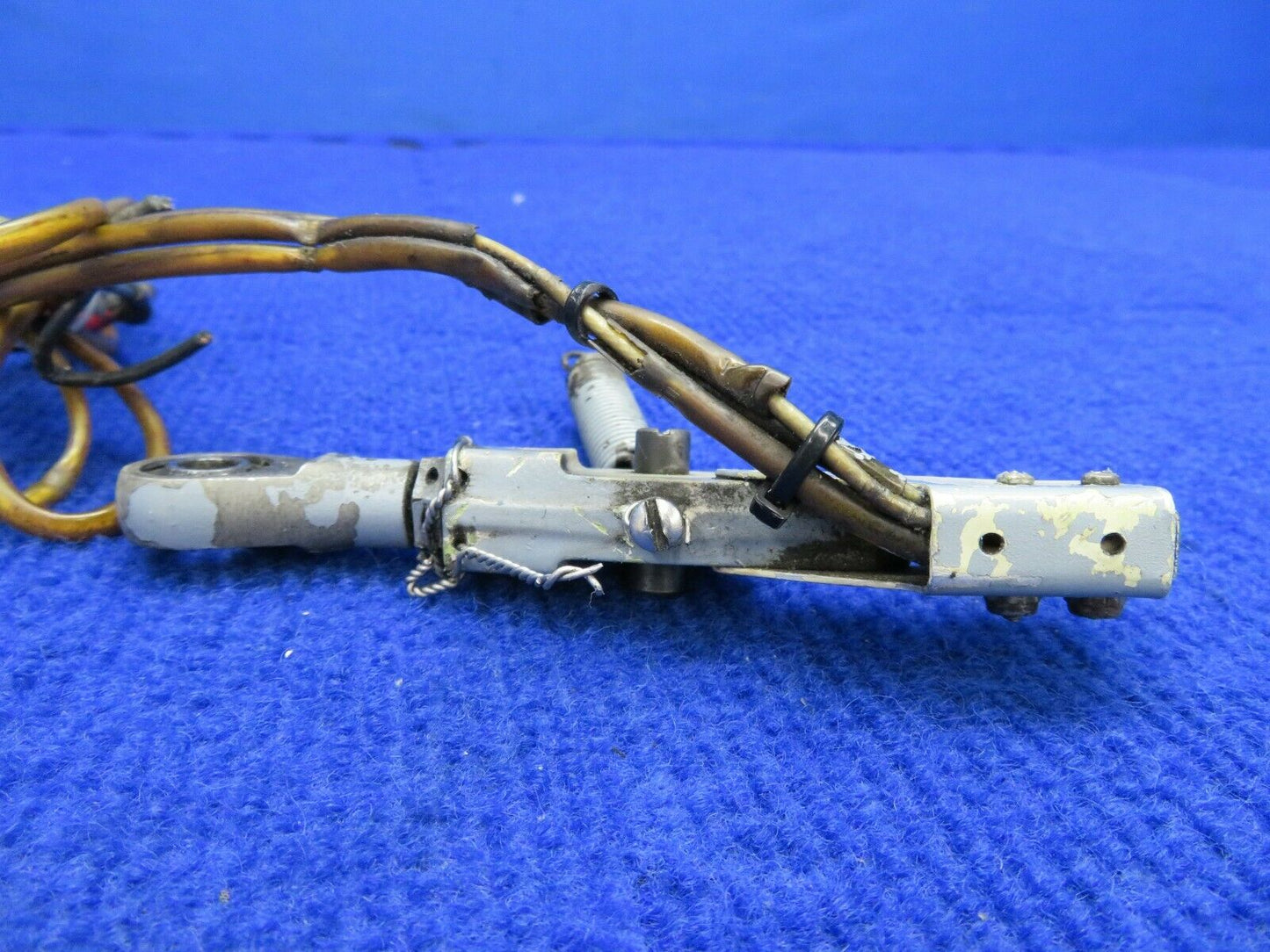 Cessna 310 / 310R Lock Assy LWR Side Brace LH P/N 0841110-3 (0422-40)