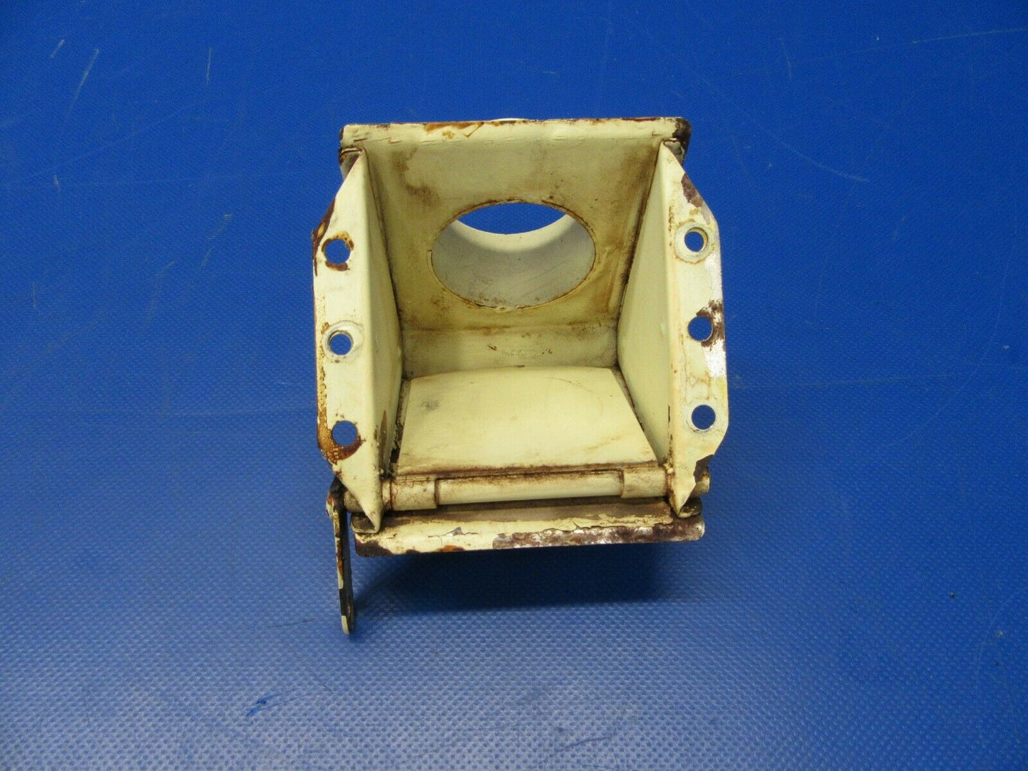 Bellanca 17-30A Fresh Air Valve Upper Firewall RH P/N 196935-10 (0819-216)