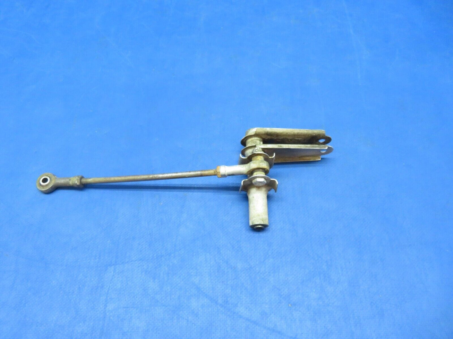 Early Cessna 310 / 310B OTBD Bellcrank LH OTBD Flap P/N 0862100-17 (1223-143)