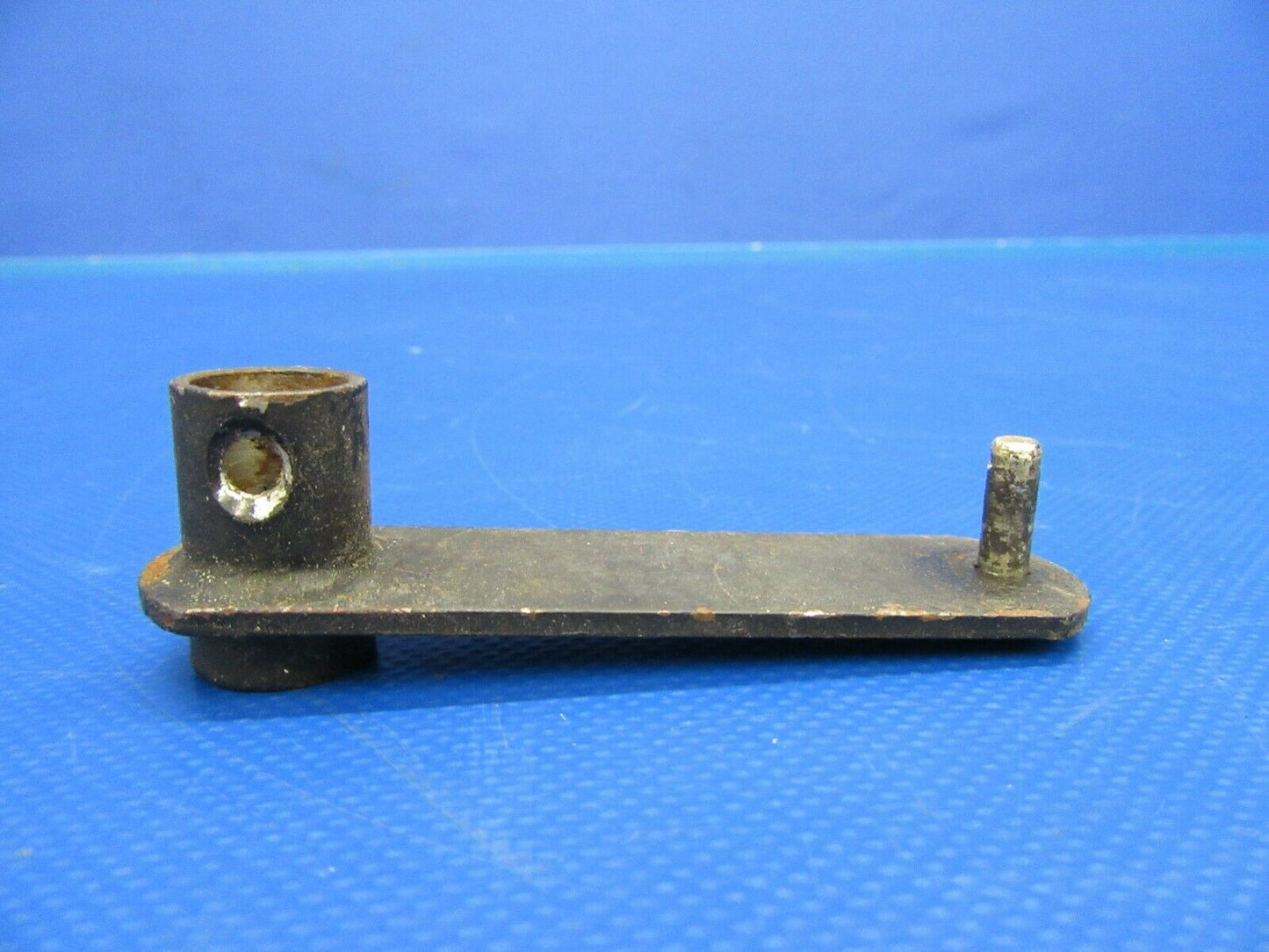 Piper PA-32-300 Cherokee Six Arm Fuel Selector Control P/N 69092-02 (0819-80)
