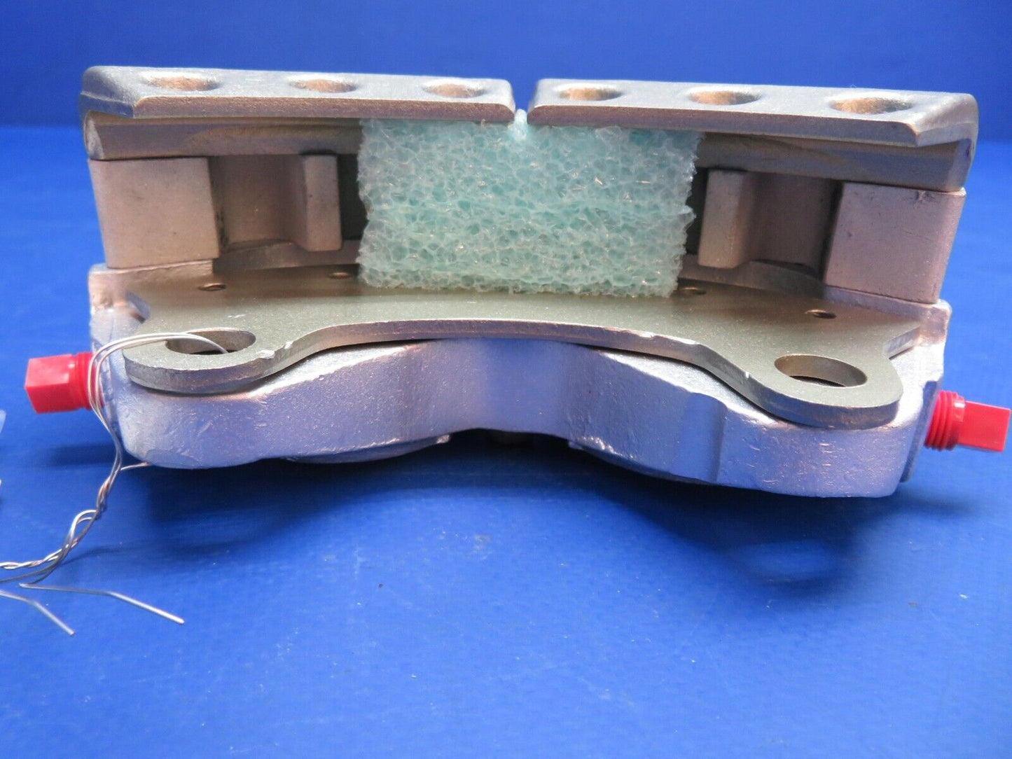 Piper Cleveland Brake Caliper Assembly P/N 37-200, 551-722 OH (0423-337)