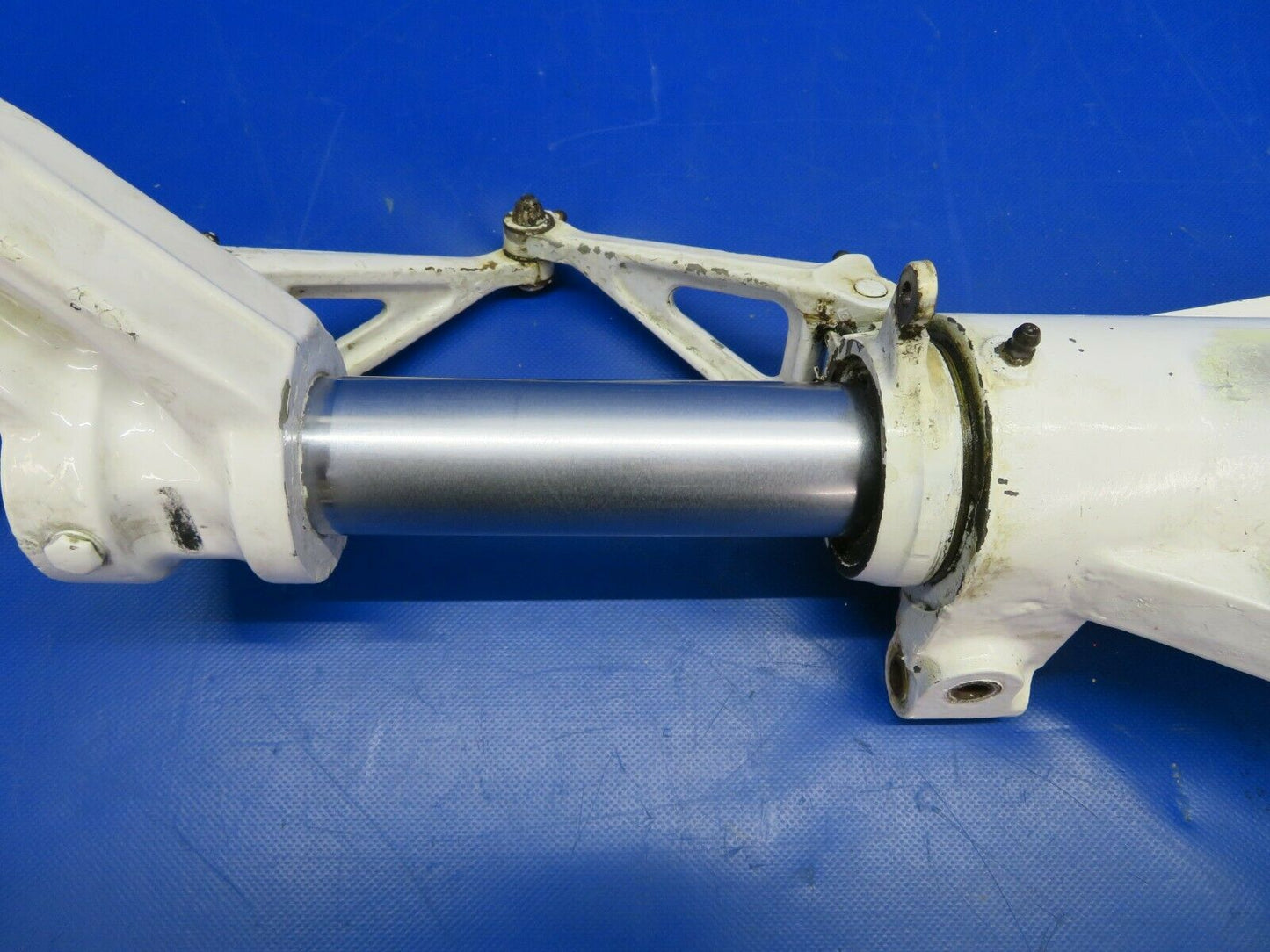 Beech Baron 95-B55 Nose Gear P/N 36-820019-603 (0320-189)