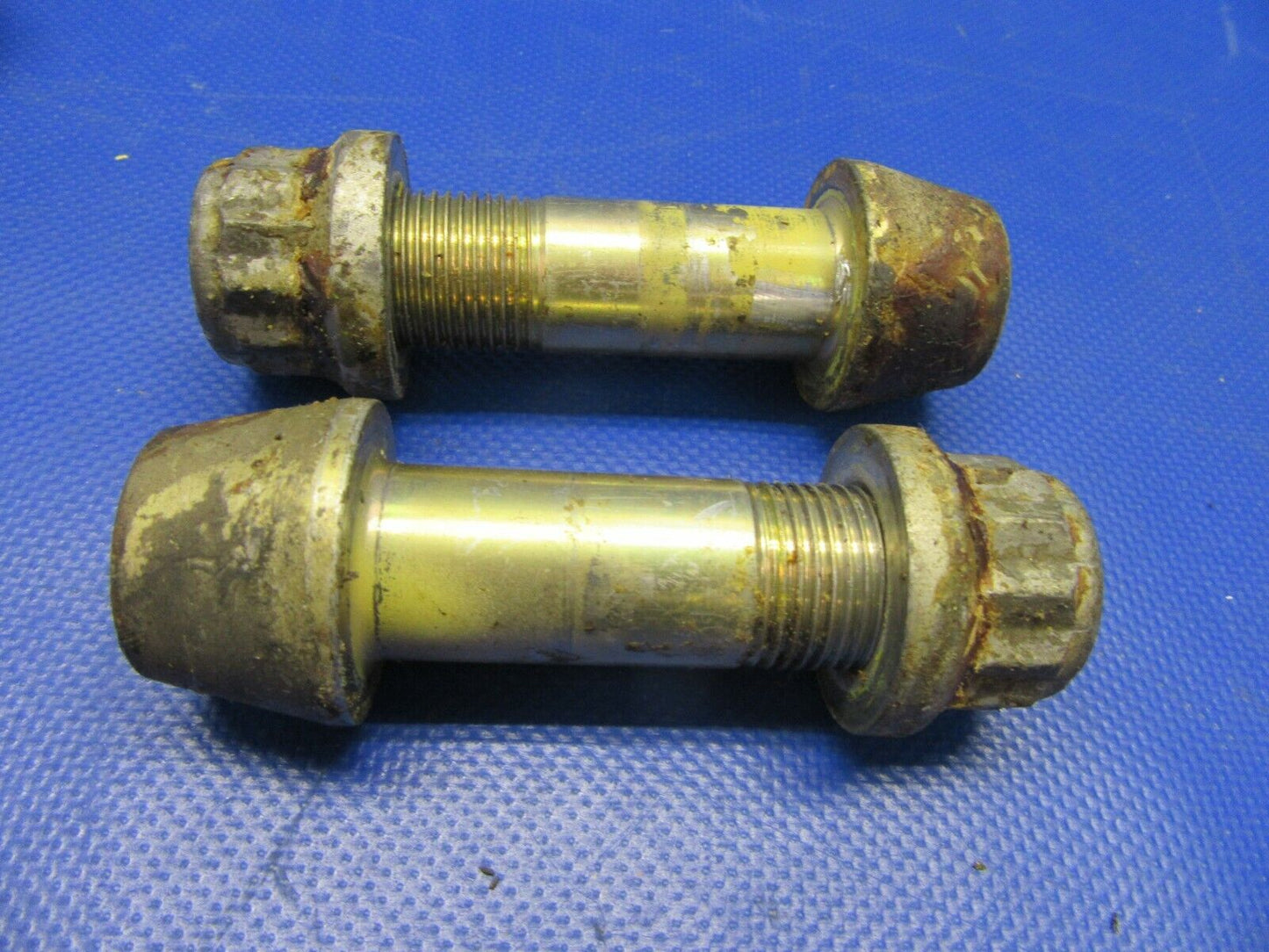 Beech 95-B55 Baron Wing Bolt LOT OF 6 P/N NAS152-37 / MS20014-26 (0721-301)