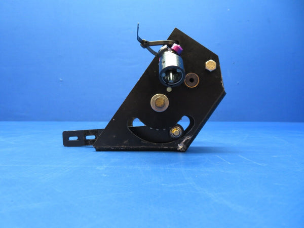 Diamond DA-42 Fuel Selector Gear Box Assy P/N D60-2827-20-00_1 (0623-554)