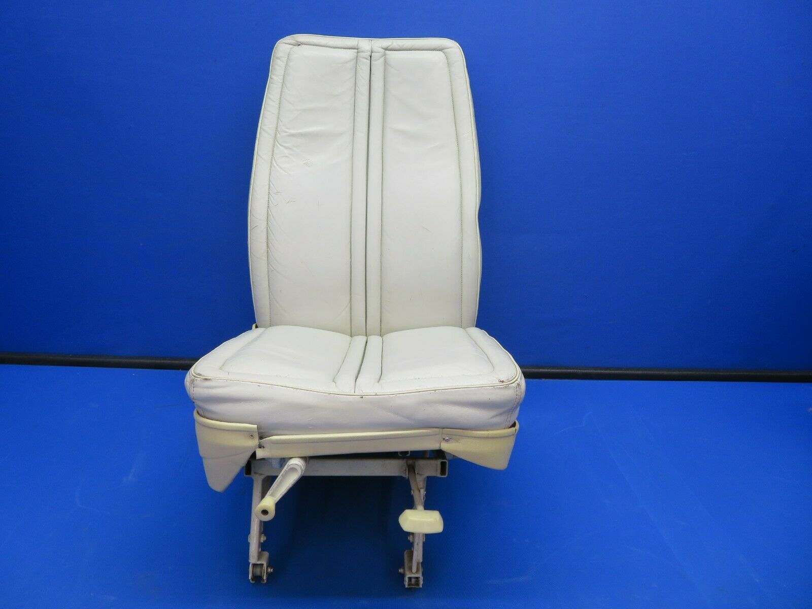 Cessna 210L Middle Seat Articulating Recline LH P/N 1214076-1 (0820-530)