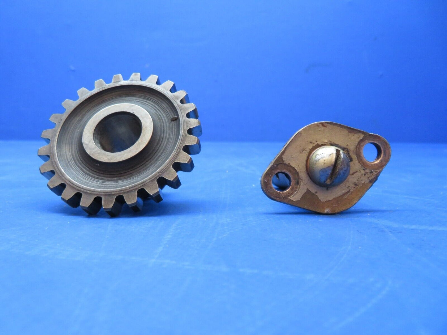Continental E225-8 Accessory Drive Idler Gear & Shaft P/N 352014 (0723-688)