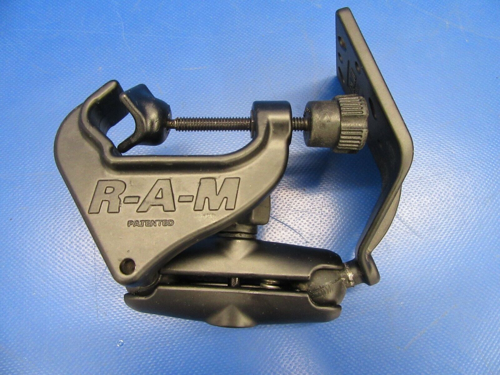 Ram Yoke Clamp Mount RAM-B-125-GA1U Garmin GPS 12 Series NOS (0619-337)