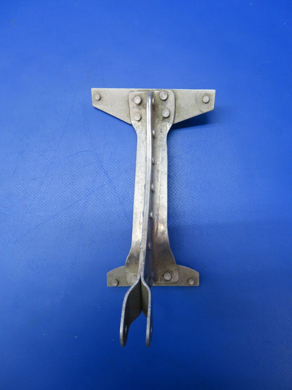 Cessna 210 / 210A LH Nose Gear Door Actuator Bracket P/N 1213256-1 (1122-448)