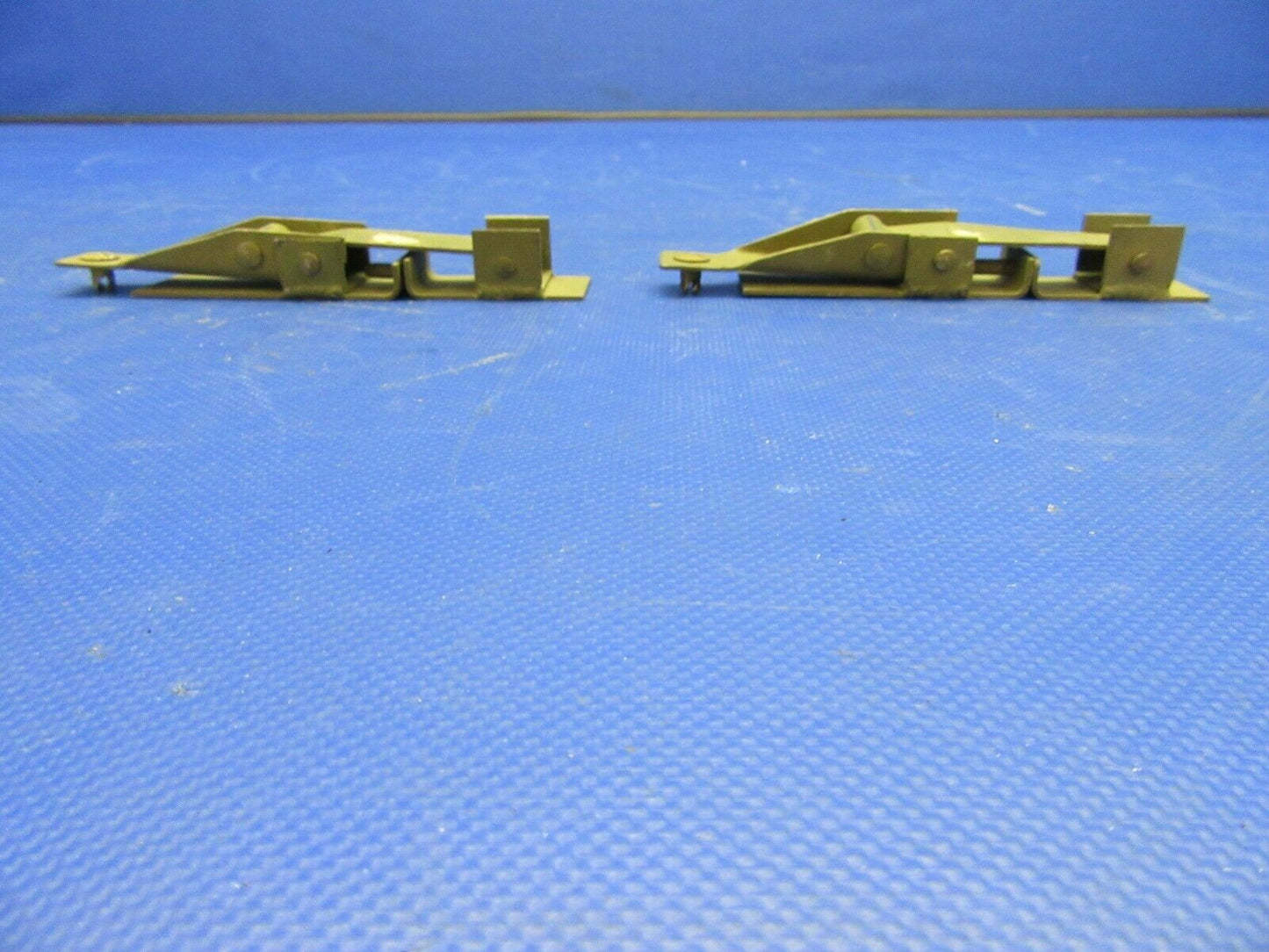 Aircraft Latch P/N 256644-206 LOT OF 2 NOS (0921-546)
