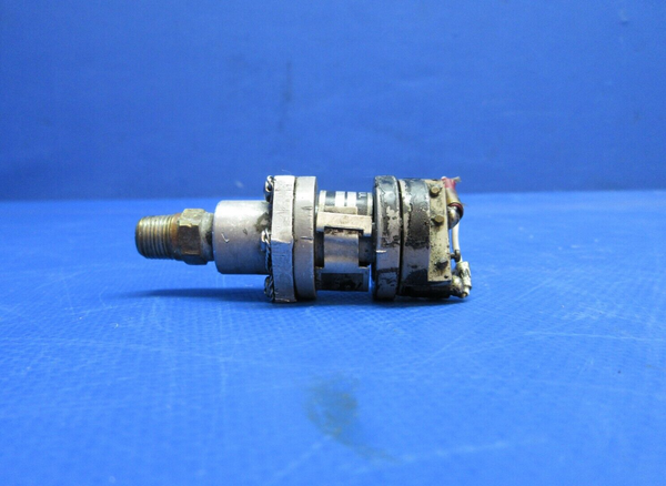 Cessna 310 / 310I Avionics Inc. Pressure Switch P/N AV62-4000-3 (0923-943)