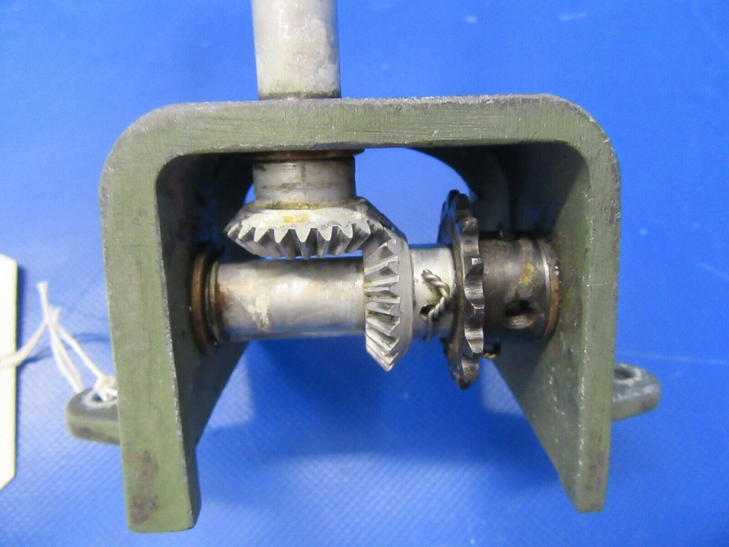 Cessna 310 Bracket & Gearshaft Emergency Extension P/N 0843400-48 (0219-72)