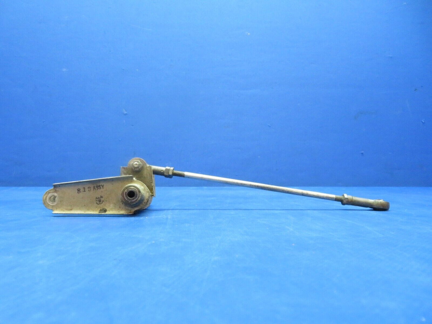 Early Cessna 310 / 310B OTBD Bellcrank LH INBD Flap P/N 0862100-13 (1223-141)