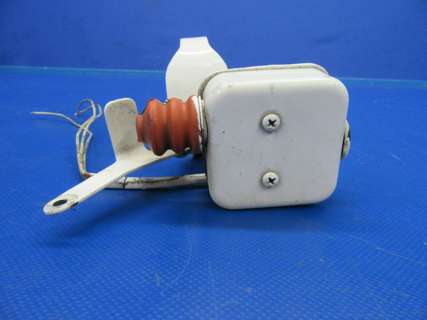 Beech Bonanza A36 Switch Assy Landing Gear Safety RH 002-361013-32 (0619-459)