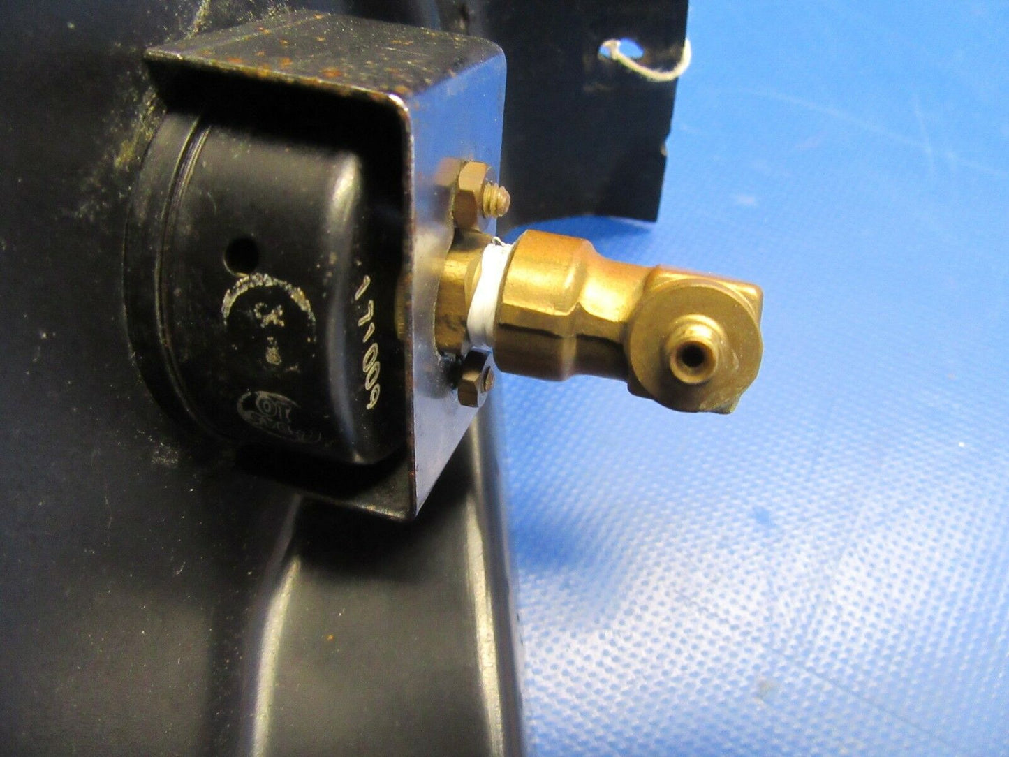 Beech Escutcheon Oxygen Outlet & Gauge P/N 58-560001-55 & 99-384042 (1018-291)