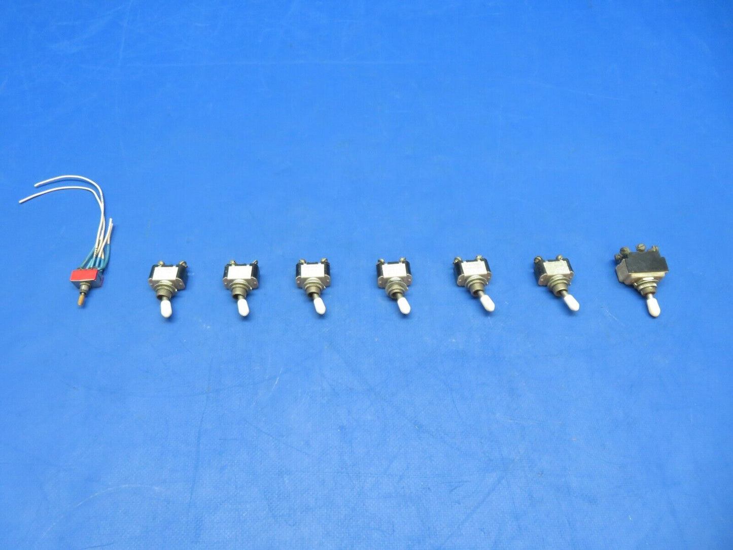 Cessna 310 / 310Q Cutler Hammer Toggle Switch P/N AN3021-2 LOT OF 8 (0923-318)