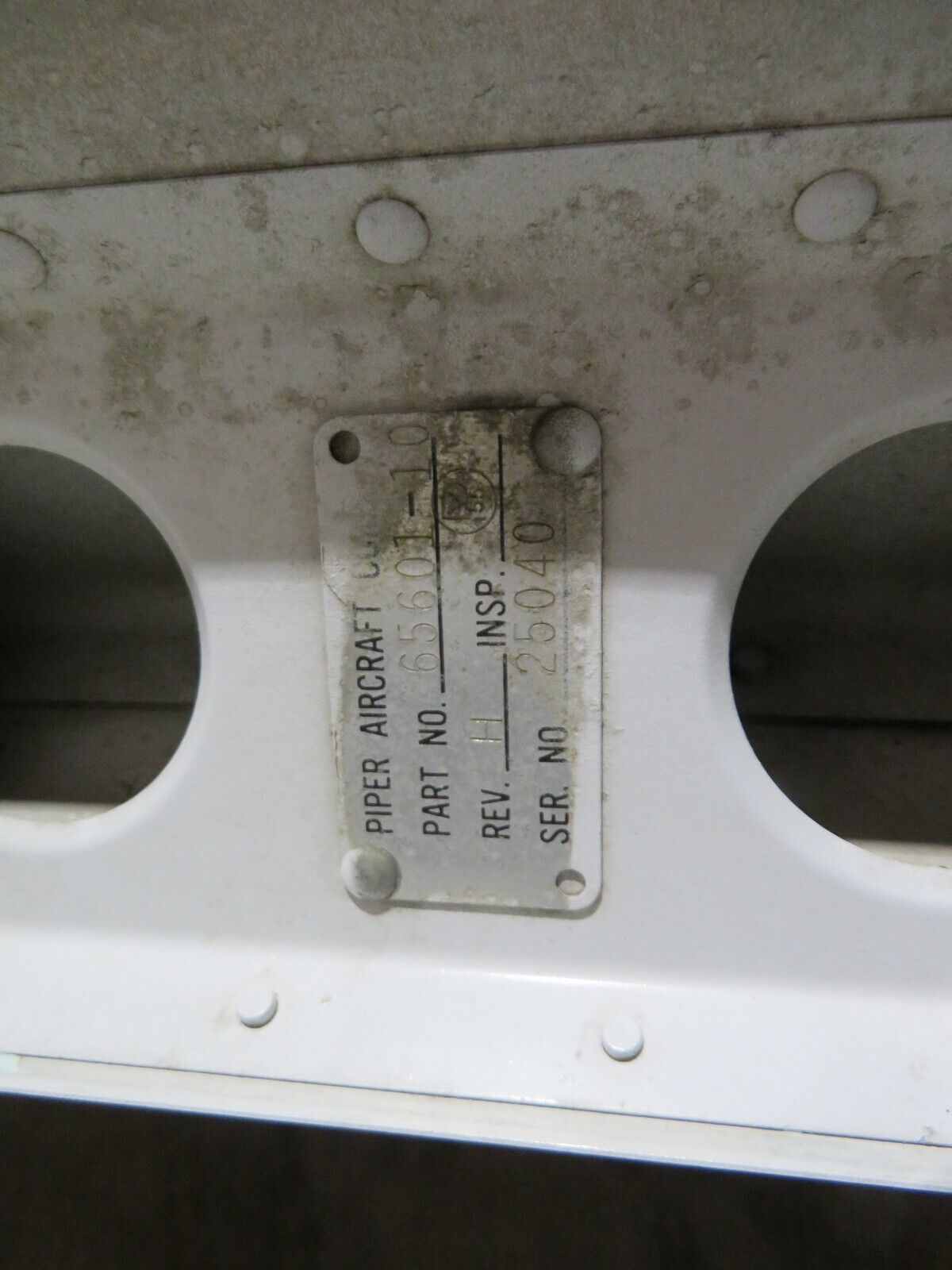 1968 Piper PA-28-140 Cherokee LH Wing P/N 66601-04 (0324-98)