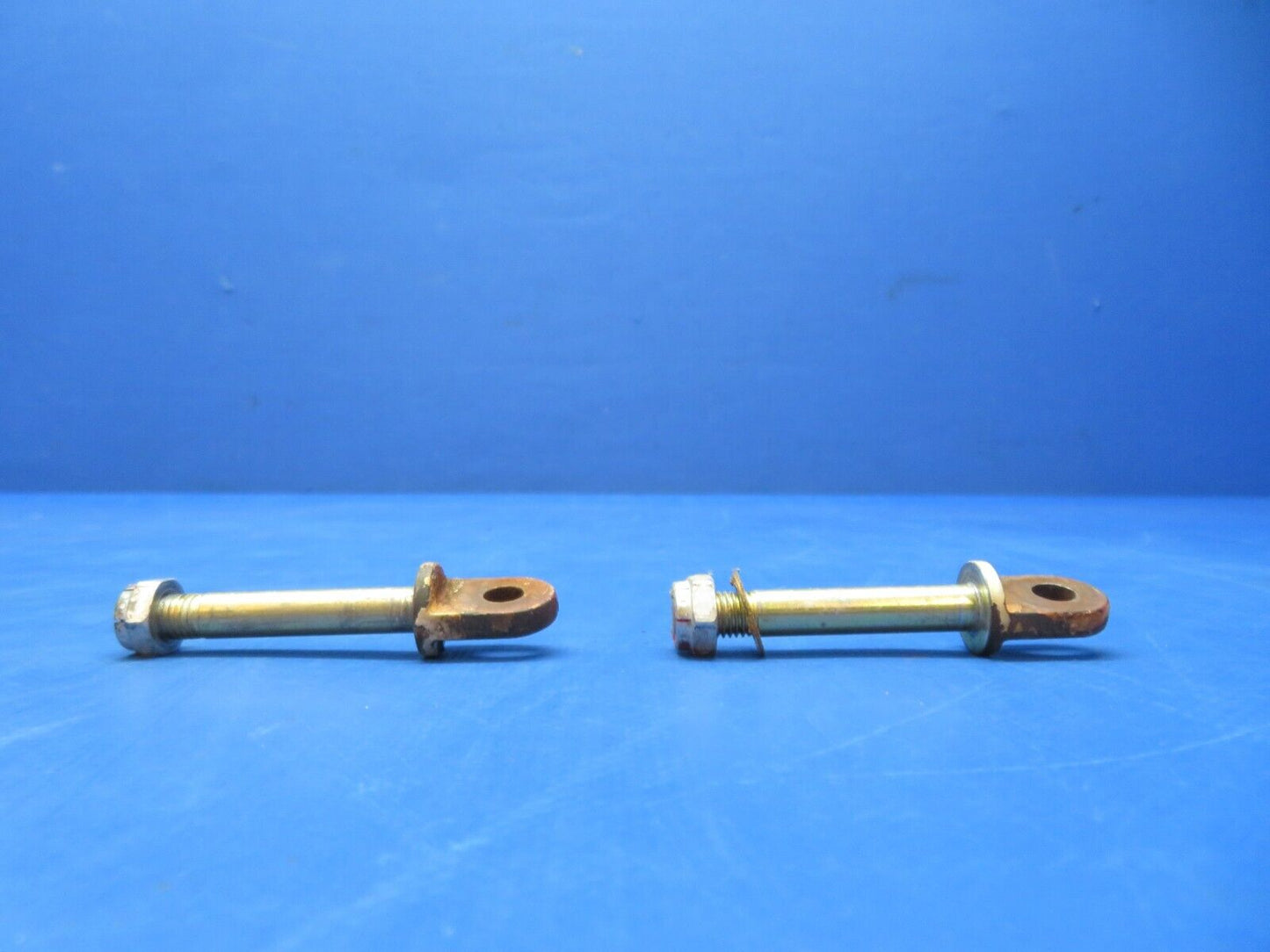 Piper PA-28-140 Bolt Cabin Door Hinge Attach P/N 402-057 LOT OF 2 (1123-127)