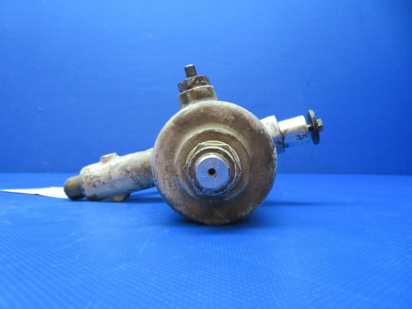 Piper PA-28R-180 RH MG Trunnion Assy P/N 67926-05 (1223-331)
